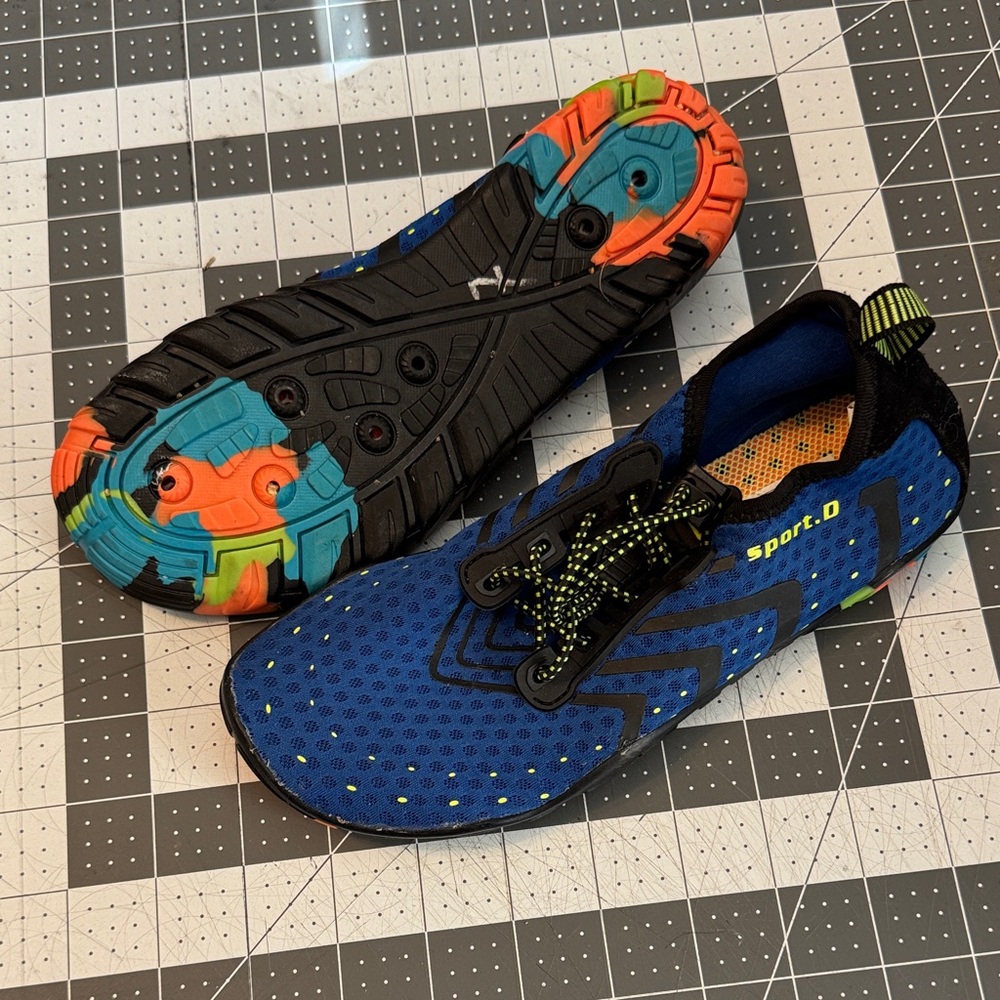 Sport-D Water Shoes / Size 6 Eur 36